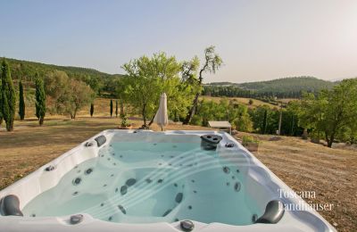 Venkovský dům na prodej Sarteano, Toscana, RIF 3005 Whirlpool mit Panoramablick