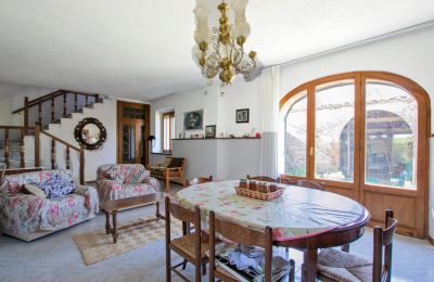 Stuehus købe Asciano, Toscana, RIF 2982 Wohnbereich mit Zugang zum Innenhof