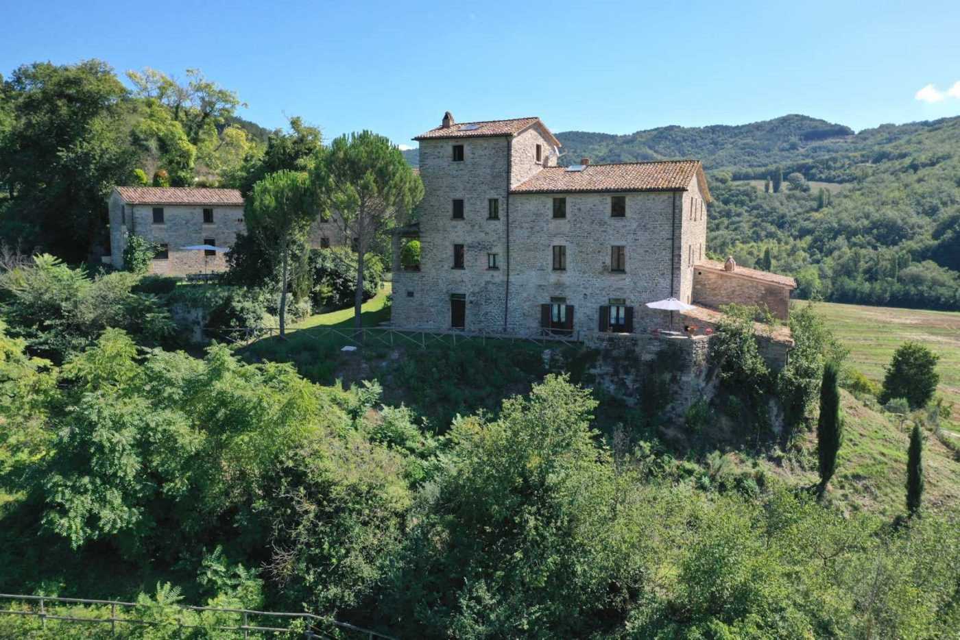 Obrázky Panské sídlo ve městě Montone/Perugia se středověkými kořeny