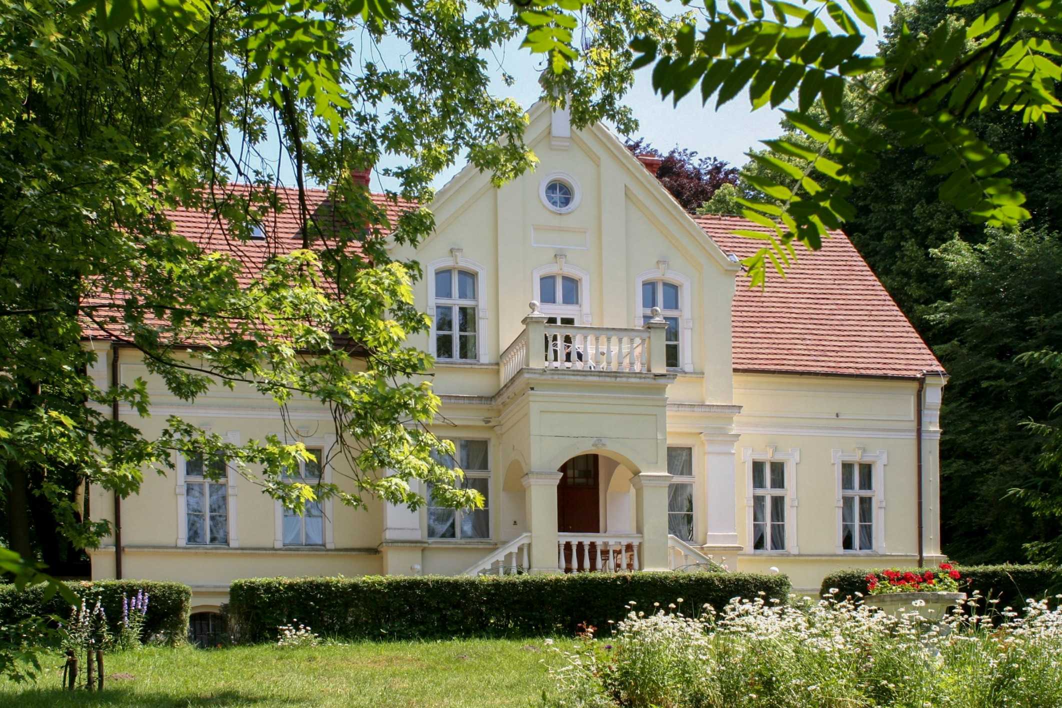 Billeder Renoveret herregård nær Chojnice i Pommern