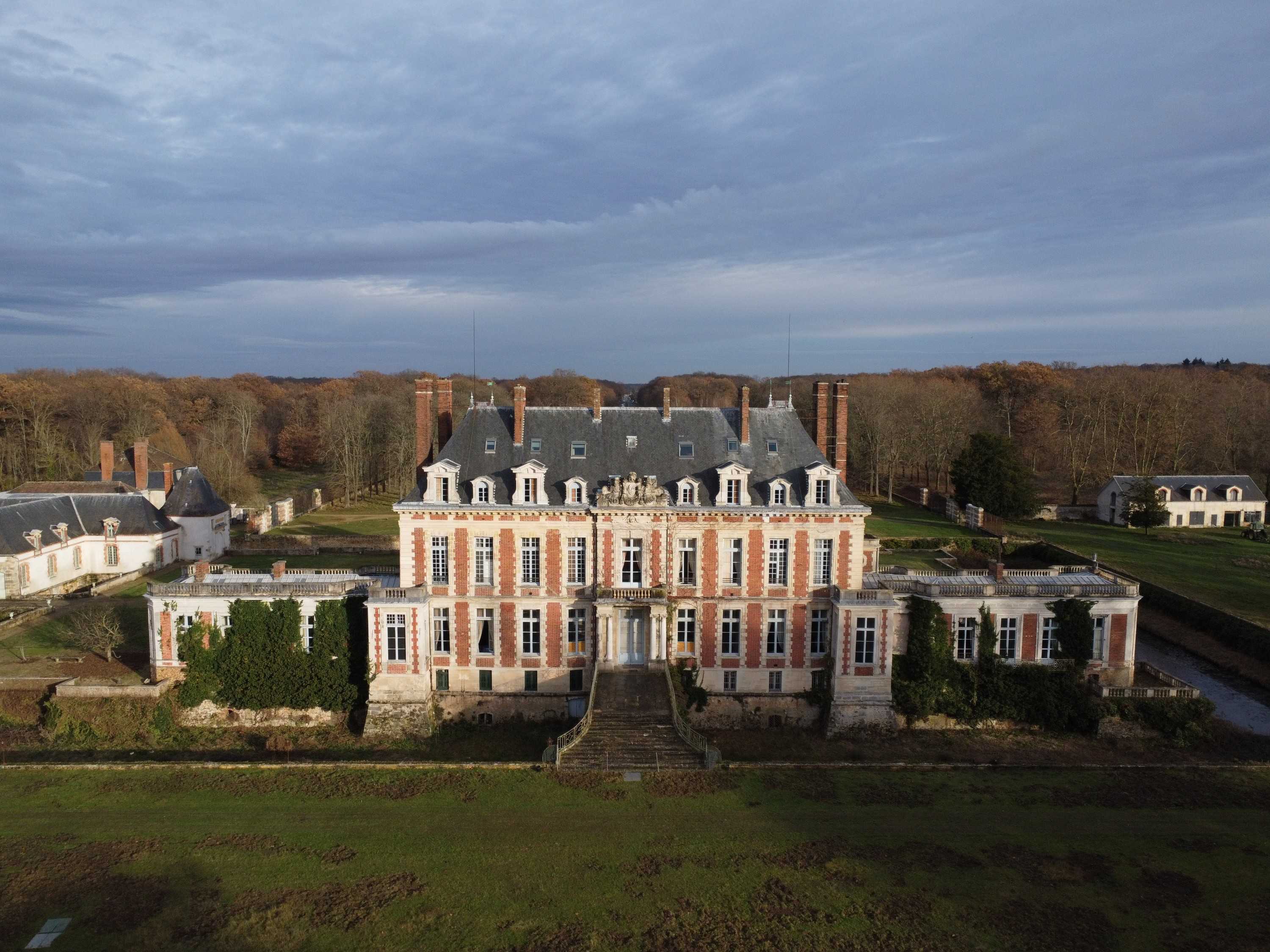 Billeder Storslået slot nær Paris med 59 hektar jord