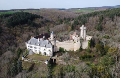 Nemovitosti, Hrad Veauce severně od Clermont Ferrand - ohrožená památka