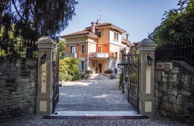 Historisk villa købe 28838 Stresa, Piemonte, Indkørsel