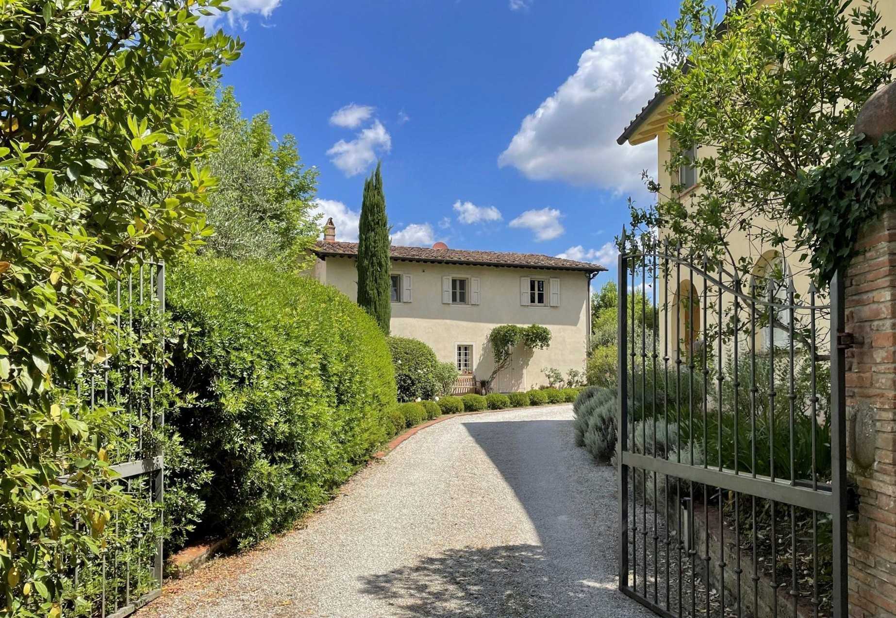 Billeder Villa med 7 hektar jord mellem Pisa og Firenze