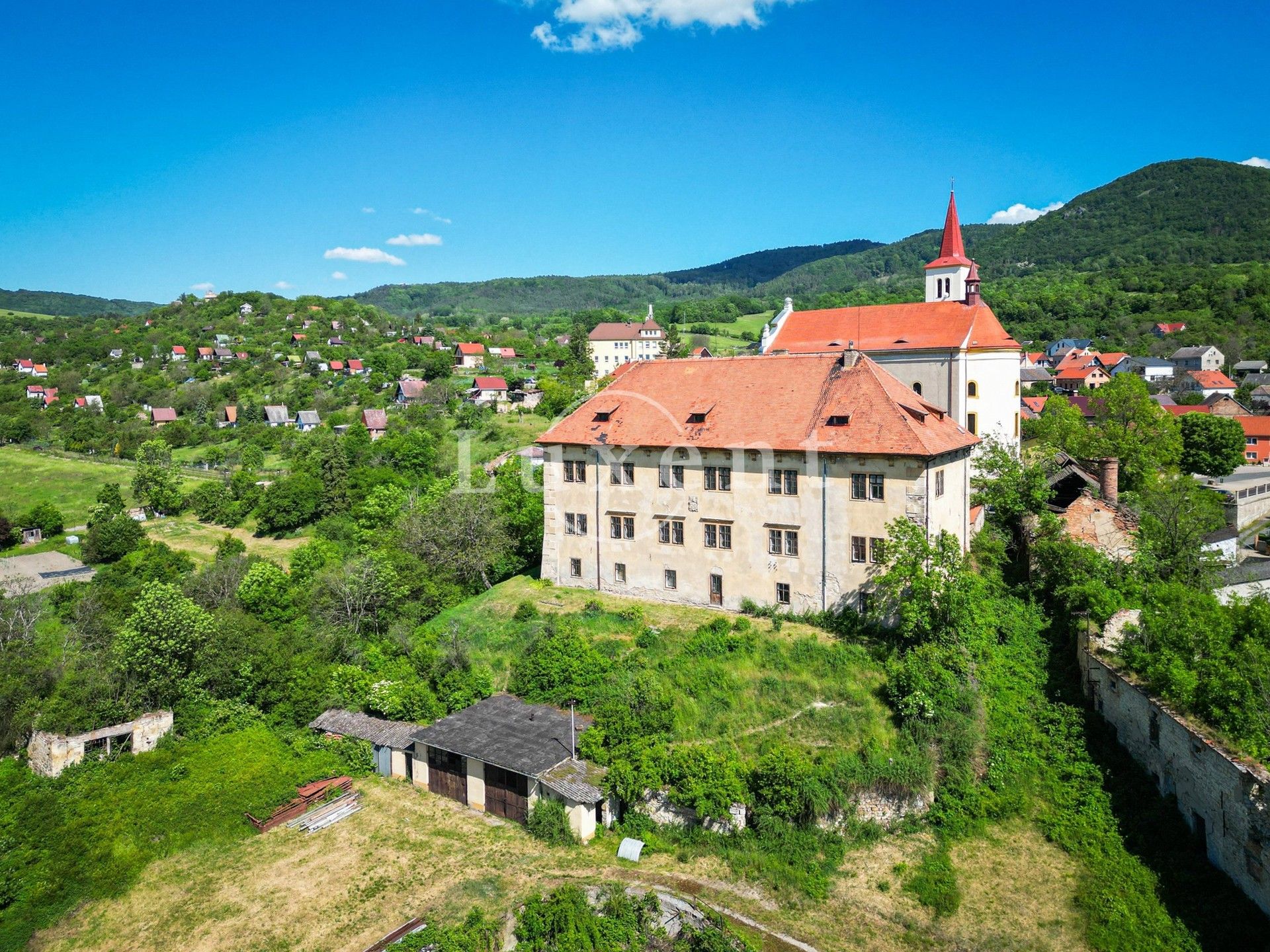 Obrázky Prodej raně barokního zámku na pozemku 1.5 ha, Žitenice u Litoměřic