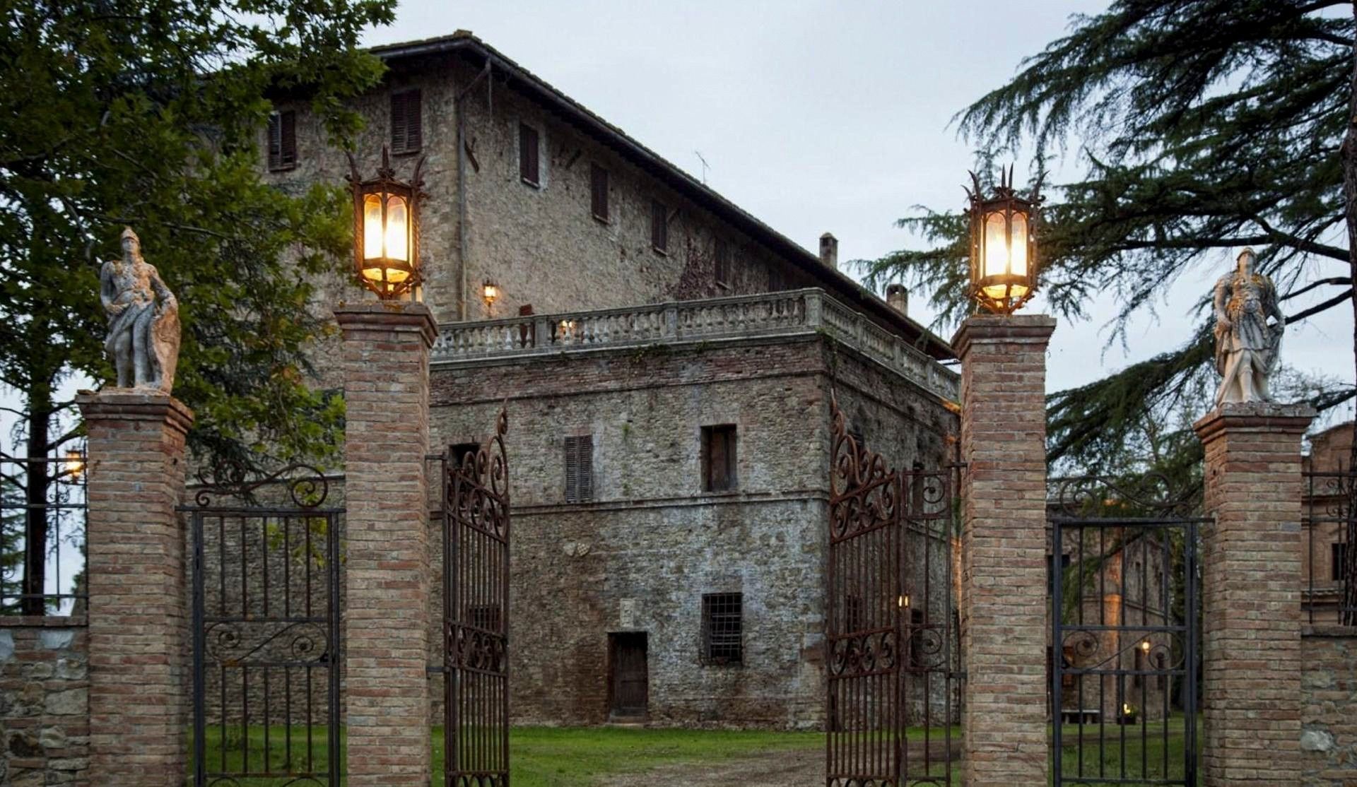 Billeder Toskansk gods med slot, kapel og 18 hektar jord