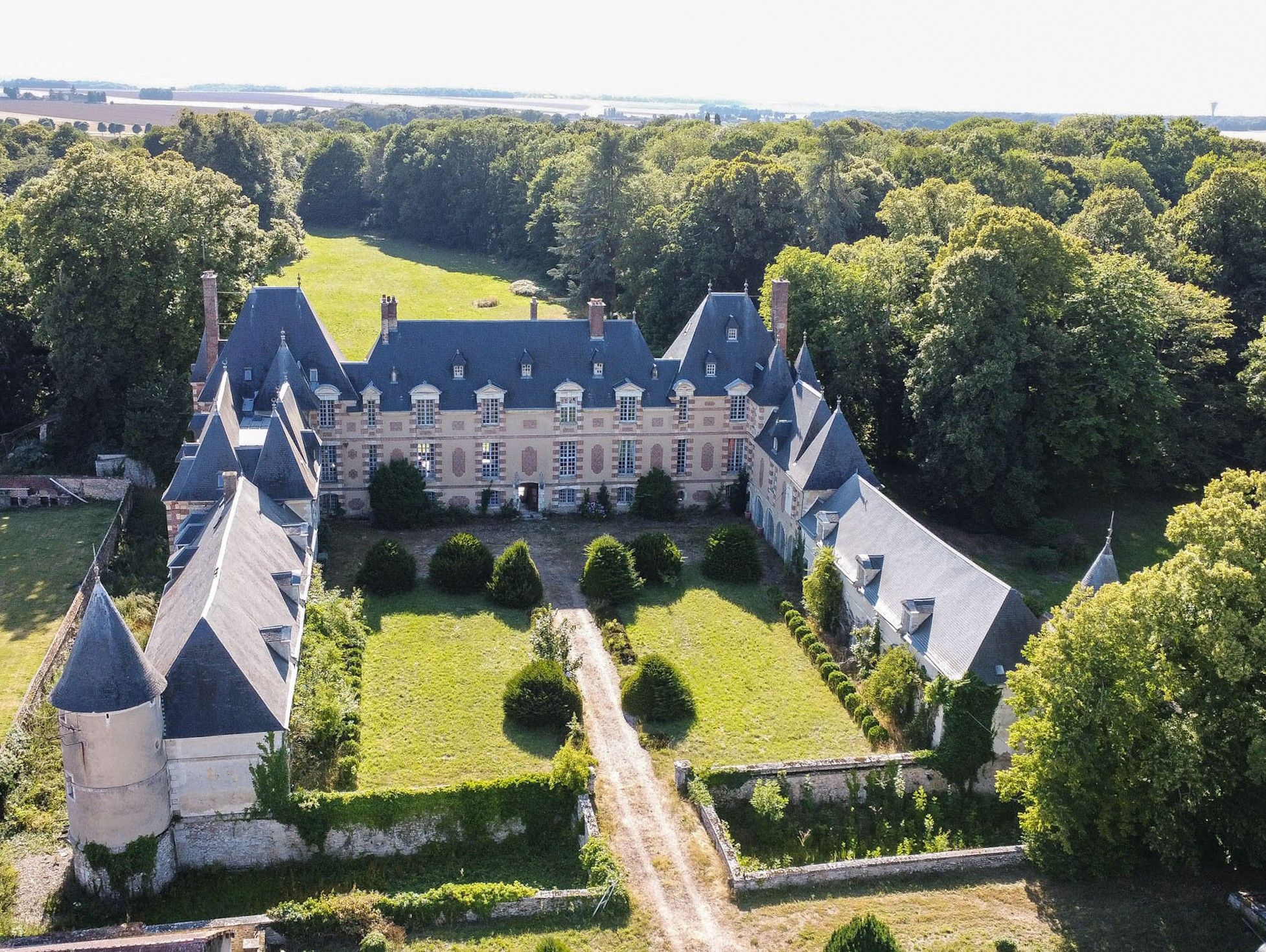 Obrázky Château Louis XIII: zámek v Normandii nedaleko Paříže