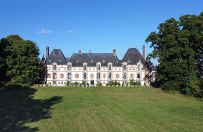 Ejendomme, Château Louis XIII: slot i Normandiet nær Paris