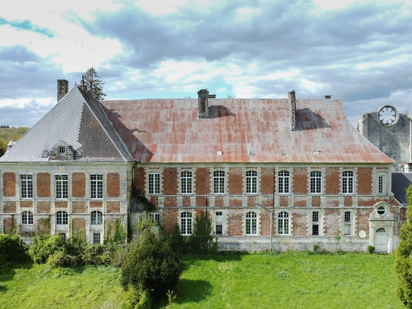 Obrázky Starý klášter v Ardenách, region Francie-Belgie