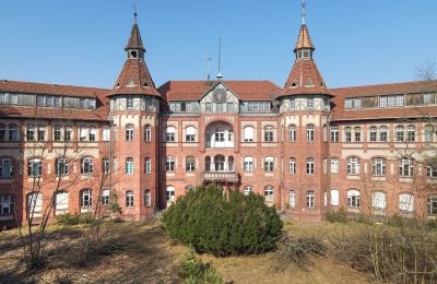 Nemovitosti, Rozlehlý areál v lese: Bývalý zámek a sanatorium v Braniborsku