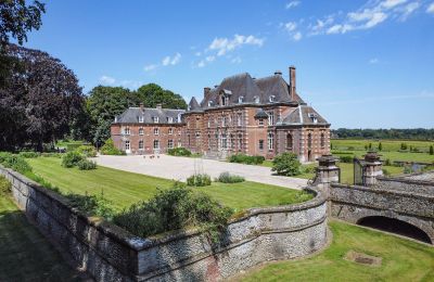 Nemovitosti, Elegantní chateau ve stylu Ludvíka XIII - 1 hodinu od Paříže