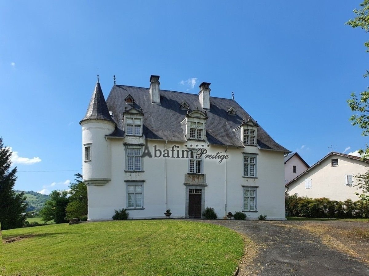 Obrázky Chateau v Pyrenejích s panoramatickým výhledem