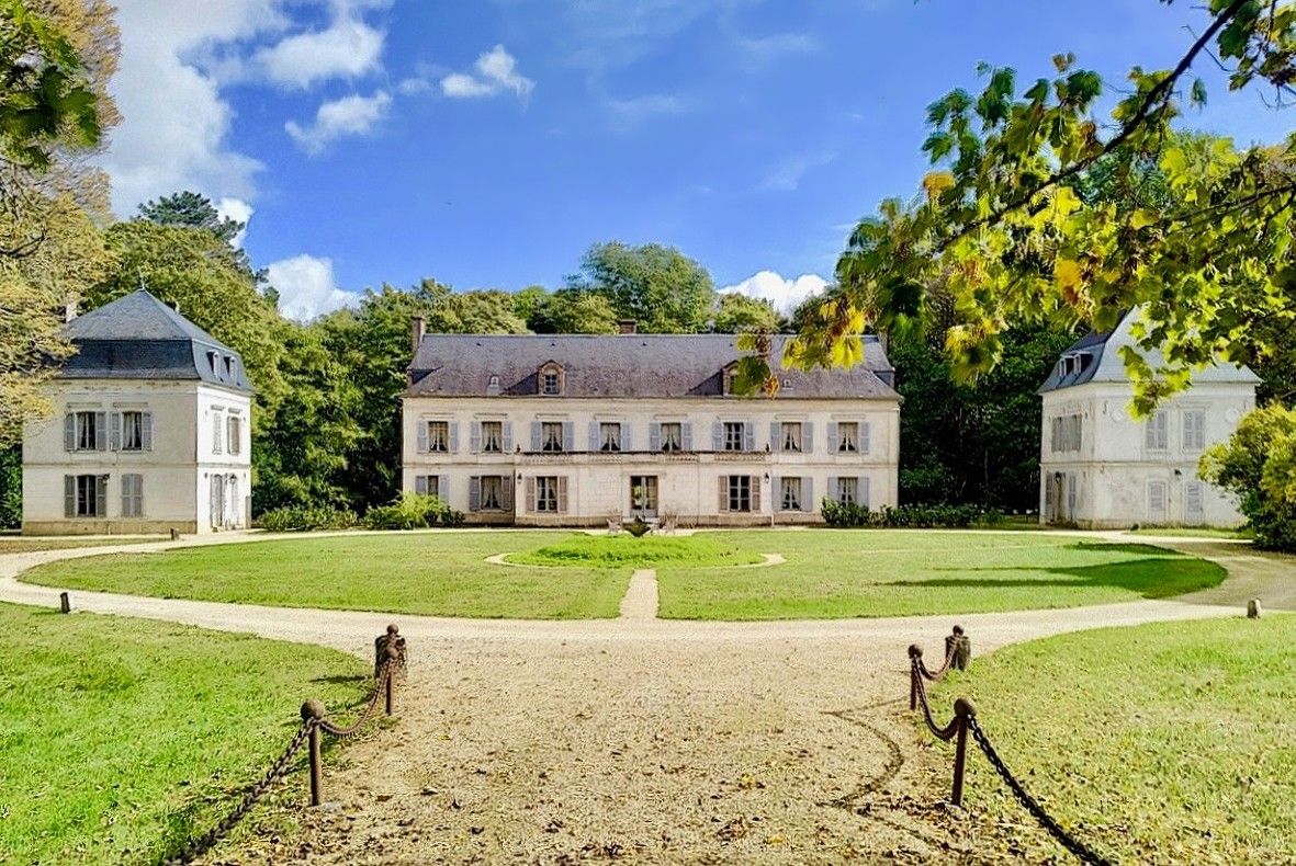 Obrázky Vynikající chateau v Yonne, 150 km jižně od Paříže