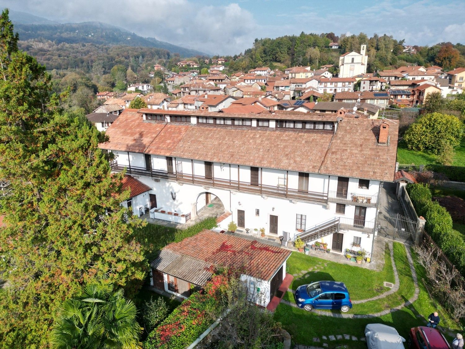 Obrázky Kousek historie u jezera Maggiore: Castello di Vezzo