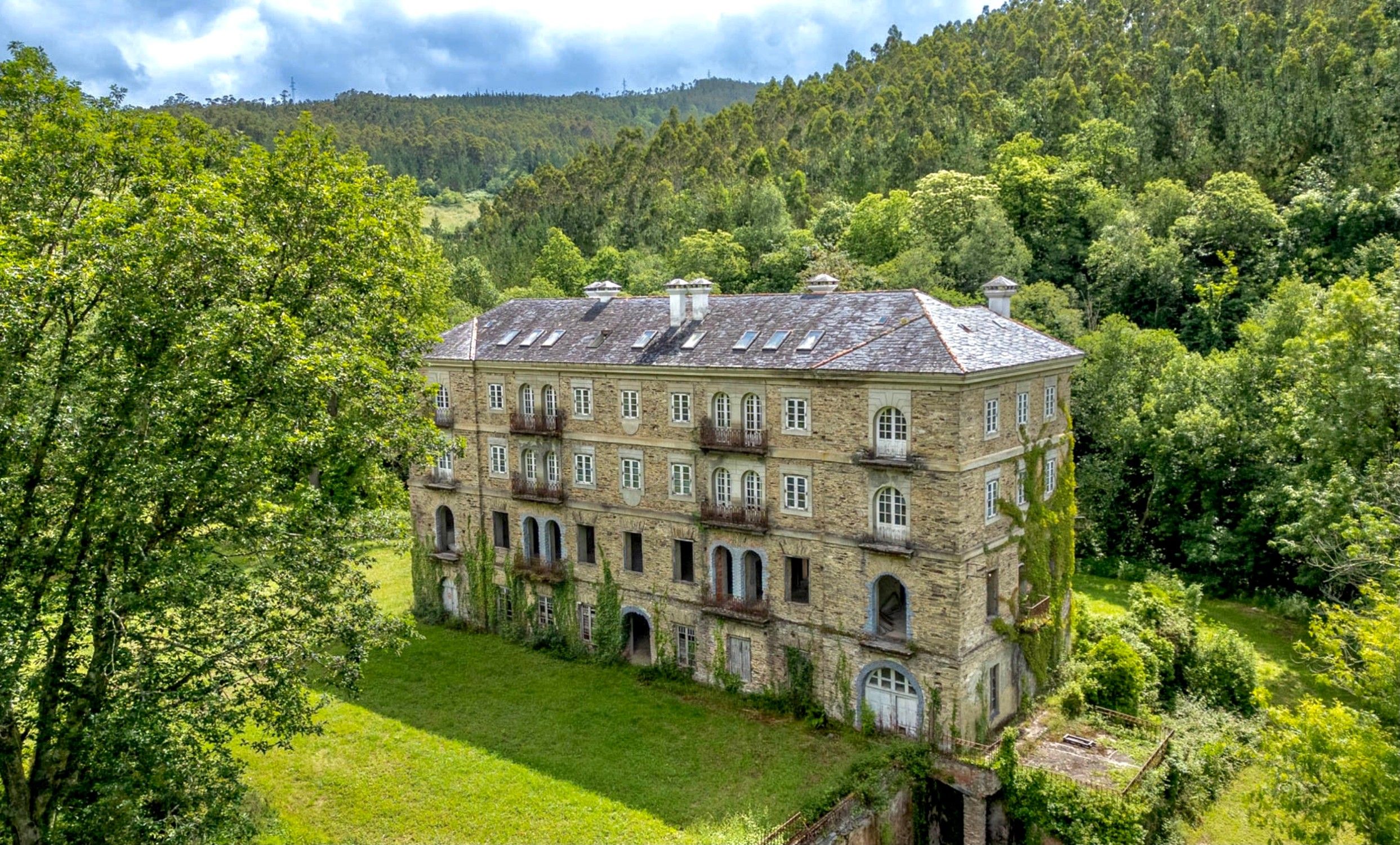 Obrázky Casona (velká vila) v Asturii na jedinečném místě