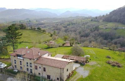 Zámeček na prodej Parres, Asturias, Foto z dronu