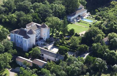 Zámek na prodej Barjac, Occitanie, Foto z dronu