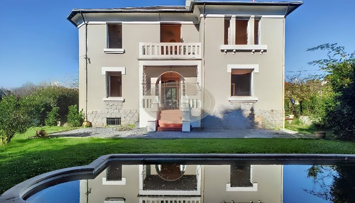 Historická vila na prodej Tarbes, Occitanie,  Francie