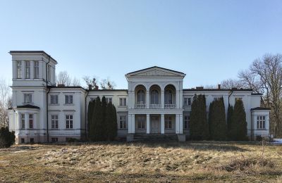 Zámek na prodej Lubstów, Pałac w Lubstowie, Velkopolské, Pohled zepředu