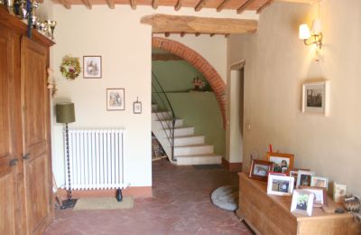 Landhus købe Arezzo, Toscana, RIF2262-lang8#RIF 2262 Eingangsbereich mit Treppenaufgang